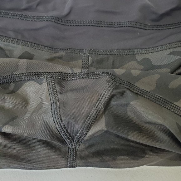 Lululemon Incognito Camo Multi Color Cropped Tight Legging Nulux SIZE 4. - Picture 6 of 15